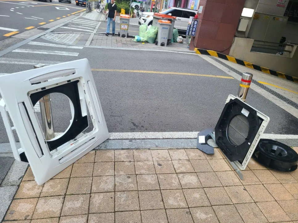 성남 상가 천장형 에어컨 청소 전문업체 라온케어 사진 2