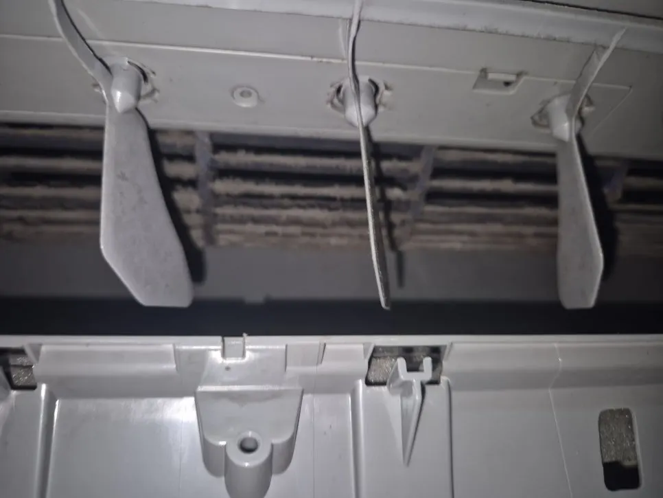 "오래된 에어컨, 새 걸로 바꿔야 할까요?" 10년 묵은 에어컨이 '새 삶'을 찾은 이야기! 용산 에어컨 분해청소 라온케어가 알려드립니다.