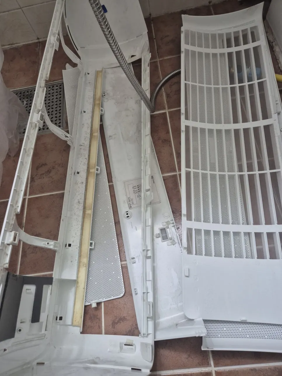 🌬️ 🏡 `인천 에어컨 분해청소 라온케어`가 제안하는 에어컨 분해청소: '시원함' 그 이상의 '깨끗함'을 위해 사진 3