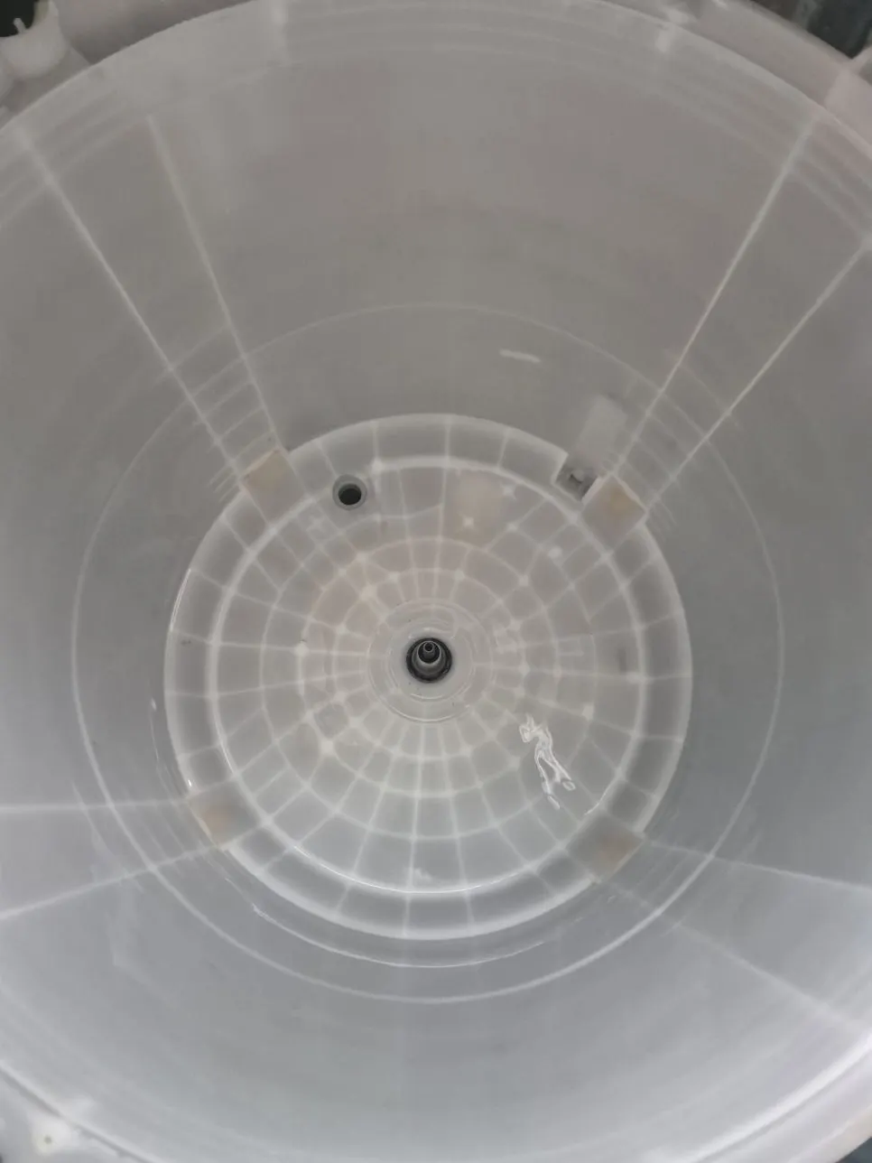 🧼 😖 혹시 세탁 후에도 '미묘한 불쾌감'을 느끼시나요? 점점 쌓이는 세탁기 내부 오염, 이제는 인천 세탁기 분해청소 라온케어가 해결할 때입니다! 사진 4