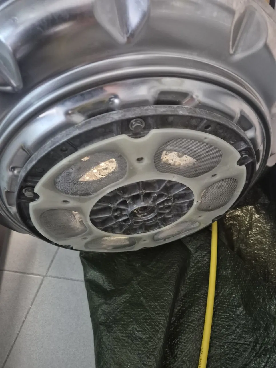 🧼 😖 혹시 세탁 후에도 '미묘한 불쾌감'을 느끼시나요? 점점 쌓이는 세탁기 내부 오염, 이제는 인천 세탁기 분해청소 라온케어가 해결할 때입니다! 사진 5
